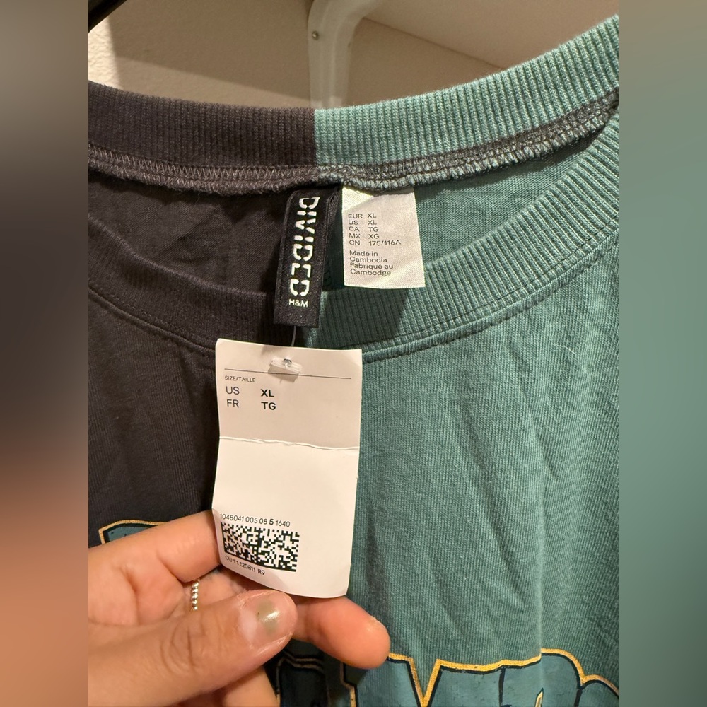 Women’s H&M- Two-Tone Graphic T-Shirt - Picture 2 of 2